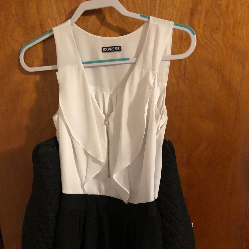 Express Black And White Ruffle Neck Tuxed (Size 0)